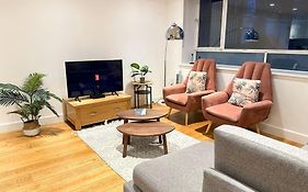 Chic 3 Bedroom Flat With Private Terrace In Holloway Near Finsbury Park